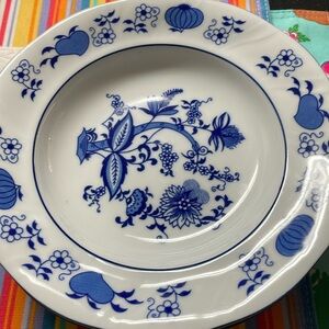 Blue 🧅 onion soup bowls…